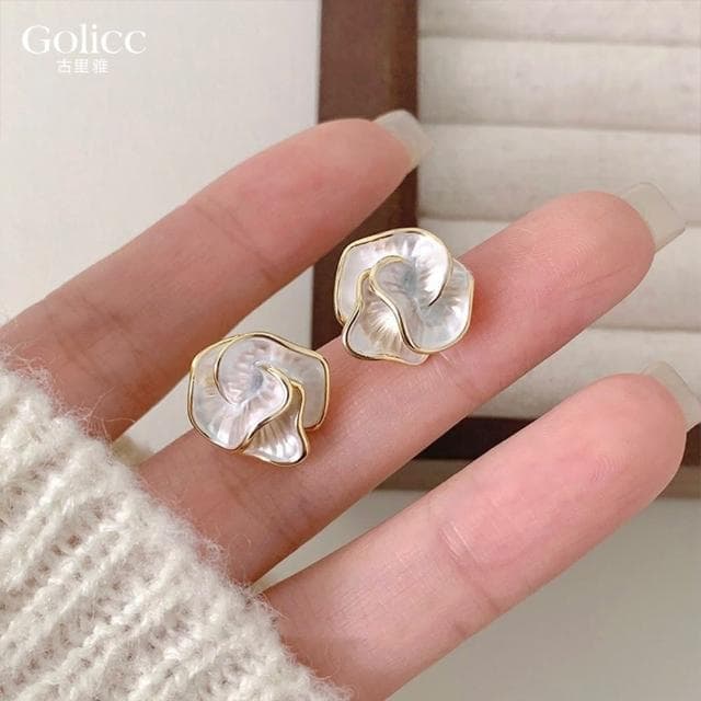 【Golicc】高級感金邊立體花耳環(母親節 生日 情人節 飾品 耳釘 耳飾 耳墜 禮物)