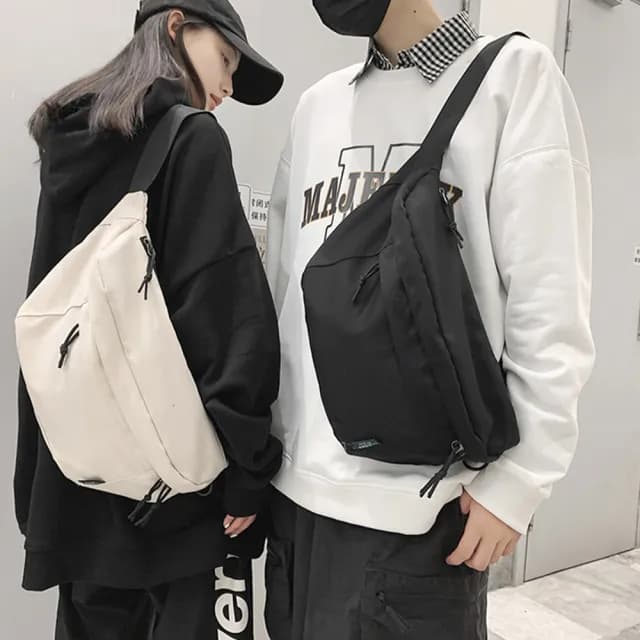 【LEEHER】情人節禮物 男生/包包/胸包/尼龍斜背包/黑色防潑水包/休閒尼龍包/韓國騎行胸包/戶外運動包/學生