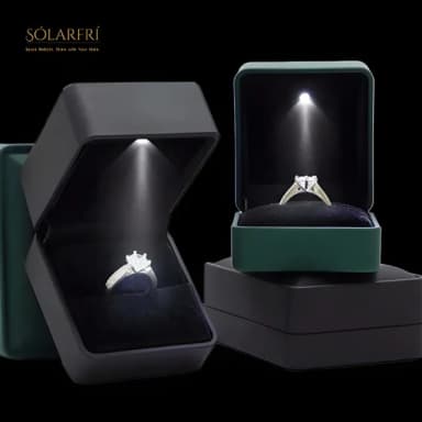 【SOLARFRi】LED燈鑽戒指盒首飾盒 方型優雅氣質感(求婚 訂婚 生日 情人節 七夕 女朋友 老婆 禮物 多色款)