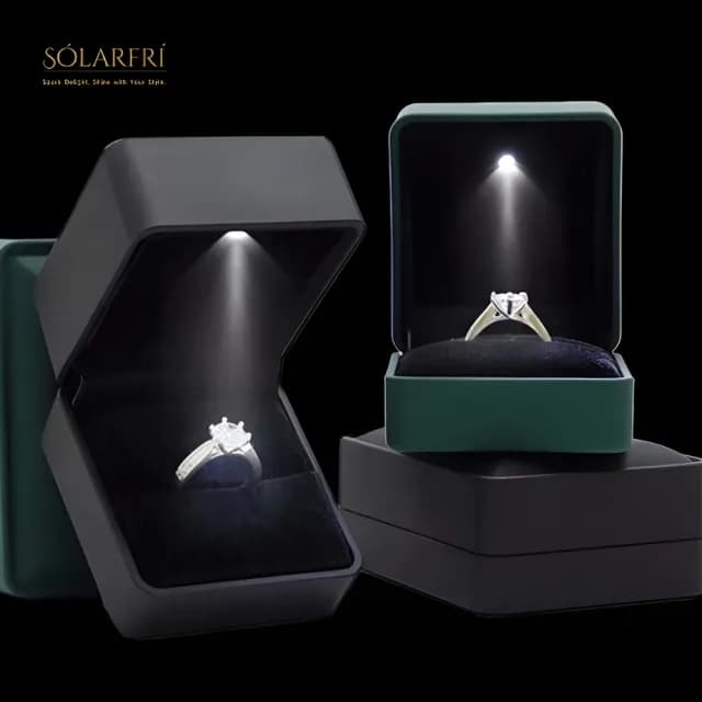 【SOLARFRi】LED燈鑽戒指盒首飾盒 方型優雅氣質感(求婚 訂婚 生日 情人節 七夕 女朋友 老婆 禮物 多色款)