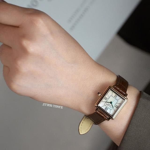【LOLA ROSE】玫瑰金框 貝殼面 綠指針 咖啡色皮革 小巧方形 手錶 女錶 22mm 情人節(LR2331)