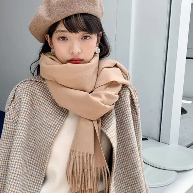 【Emi 艾迷】經典格紋保暖圍巾 披肩 秋冬保暖 輕奢高級款(交換禮物 生日禮物 春節)