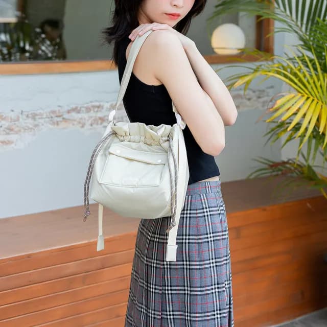 【HUKMUM】雙11 泰國設計潮牌HUKMUM Jeeper 束口斜背包肩背包 尼龍斜跨包(交換禮物/聖誕禮物)