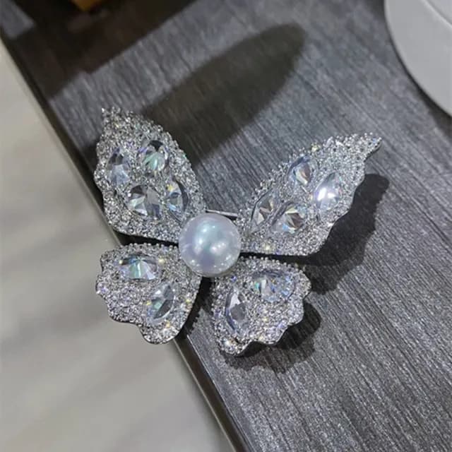 【Penny珮妮】韓式蝴蝶珍珠鑲嵌璀璨鋯石胸針吊墜兩用(母親節禮物/交換禮物/送女友/送閨蜜/生日禮物/情人節)