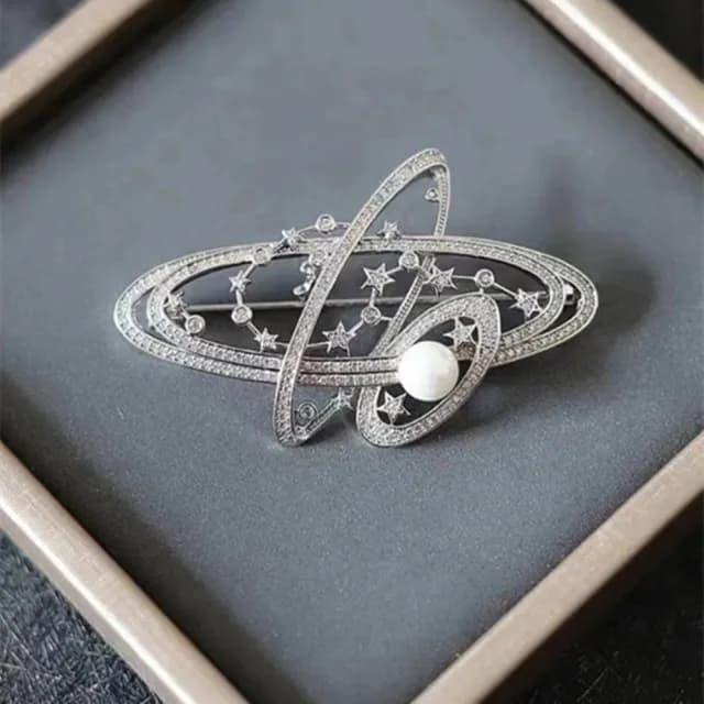 【Penny珮妮】星球宇宙星星珍珠鑲嵌胸針吊墜兩用(母親節禮物/交換禮物/送女友/送閨蜜/生日禮物/情人節)