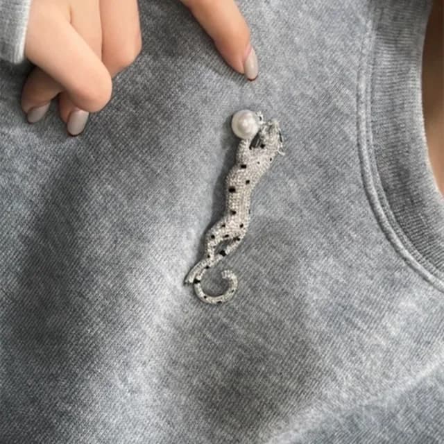 【Penny珮妮】金錢豹鑲嵌鋯石珍珠胸針(母親節禮物/交換禮物/送女友/送男友/生日禮物/情人節/送男友/父親節)