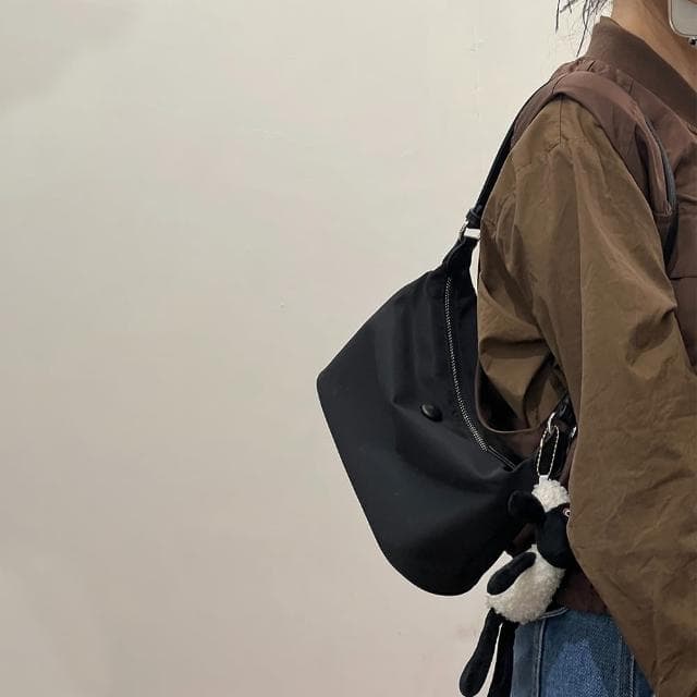 【LEEHER】女生/包包/尼龍水餃包/肩背尼龍包/斜背水餃包/防潑水包/輕便尼龍包/禮物/腋下包/韓國/粉色包包