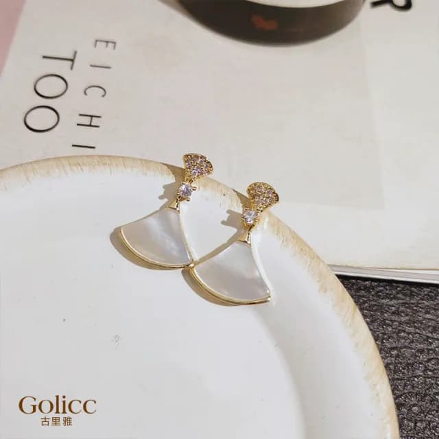 【Golicc】耳環 法式精鑲 優雅扇形小裙(七夕 情人節 生日 飾品 耳釘 耳飾 耳墜 禮物)
