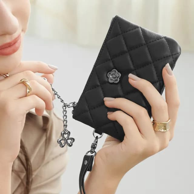 【2R 手工真皮】綿霜羊皮KOKO極軟菱格零錢包 氣質黑