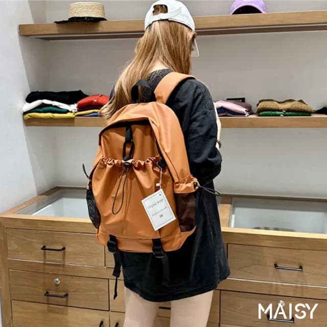【MAISY】情人節禮物 防潑水實用電腦包 雙肩包 後背包(防水包 卡其色／白色／棕色／黑色)