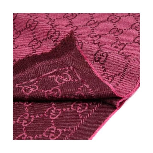 【GUCCI 古馳】133483 經典GG緹花LOGO羊毛流蘇圍巾(玫紅色)