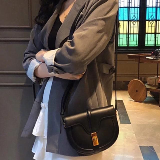 【MoonDy】包包 馬鞍包 牛皮包包 黑色斜背包 可愛包包 小包包 鎖扣包 單肩斜背包 復古包包 棕色包包 禮物