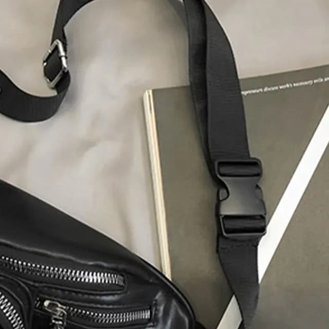 【MoonDy】情人節禮物 側背小包包 包包 斜背包 腰包 胸包 黑色包包 鏈條包 日系包包 小包包 生日禮物 情侶