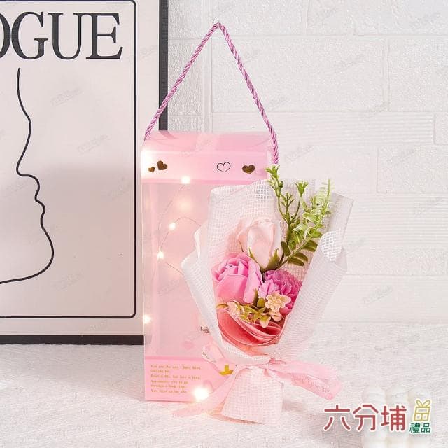 【六分埔禮品】LED玫瑰香皂花康乃馨花PVC禮盒-粉色(Ins生日畢業禮物花束人造花母親節告白情人節求婚)