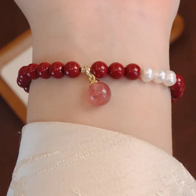 【Penny珮妮】硃砂淡水珍珠草莓晶手鍊6mm(母親節禮物 送女友 交換禮物  生日禮物 情人節 尾牙 新年 結婚)