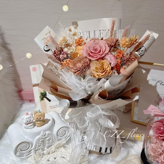 【喜滋滋】蜜糖厚奶茶永生花花束(情人節花束/生日禮物/告白花束/週年紀念/畢業花束/520)