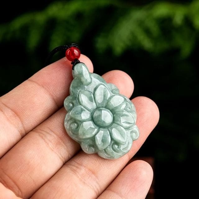 【Penny珮妮】A貨翡翠豆綠長壽花吊墜項鍊毛衣鍊(母親節 送女友 交換禮物  生日禮 情人節 尾牙 新年 結婚)
