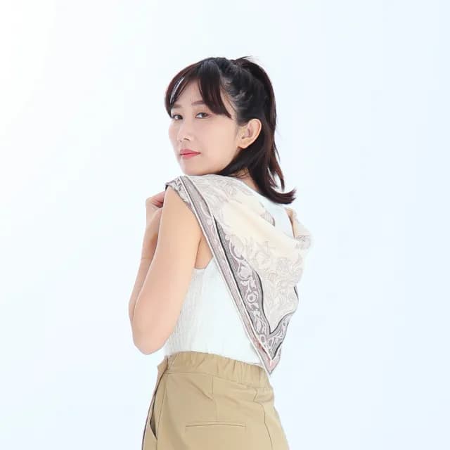 【BANNIES】蠶絲羊毛方巾｜琥珀花園(圍巾 披肩 羊毛 蠶絲)
