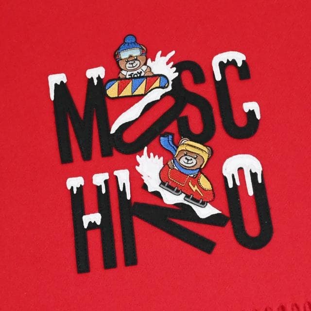 【MOSCHINO】品牌LOGO滑雪小熊純羊毛流蘇保暖披肩長圍巾(紅)