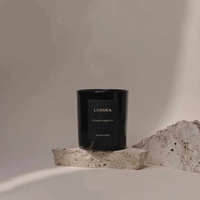 【LUMIRA】經典黑瓶蠟燭 Cuban Tobacco 古巴菸草 300g