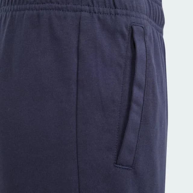 【adidas 愛迪達】運動短褲 童裝 IS2595