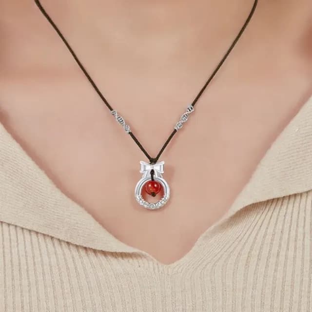 【Penny珮妮】999足銀紅瑪瑙蝴蝶結平安扣吊墜項鍊(母親節 送女友 交換禮物 生日禮 情人節 尾牙 新年 結婚)