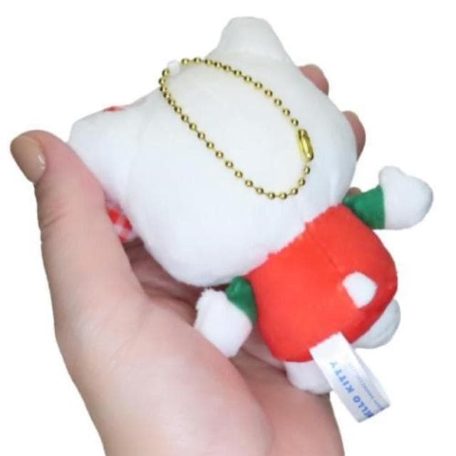 【小禮堂】Sanrio 三麗鷗 Hello Kitty 絨毛玩偶吊飾 綠衣紅格紋 變裝50週年(平輸品)