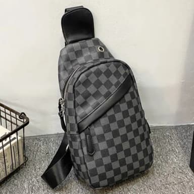 【KT DADA】棋盤格包包 男生禮物 包包 胸包 斜背包 格紋包包 百搭包包 龐克包包 黑色包包 男女