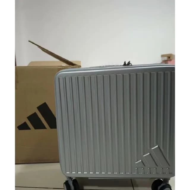 【adidas 愛迪達】Adidas 20寸萬向輪登機箱 行李箱