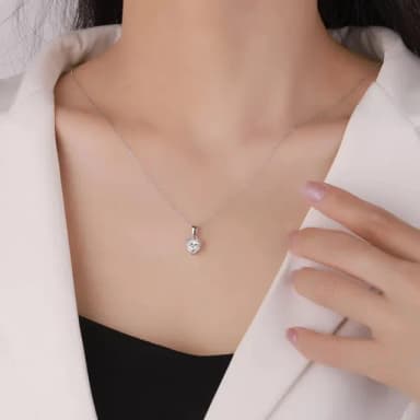 【A&R】莫桑鑽奢華心型鎖骨項鍊款1克拉附精美禮盒(S925純銀 3爪 愛心 抗過敏 情人節 生日 禮物)