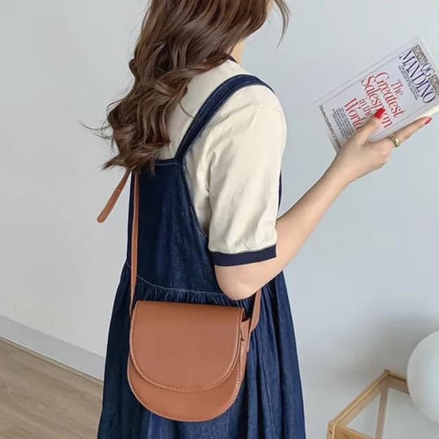 【LEESA】情人節禮物 真皮包包\馬鞍包\包包\側背包\小包包\牛皮包包\女士包包\高級感\簡約風格\通勤小包包\