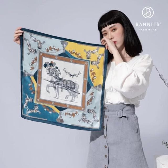 【BANNIES】法式蠶絲方巾｜克洛伊之語 藍(親膚 蠶絲 領巾 絲巾)