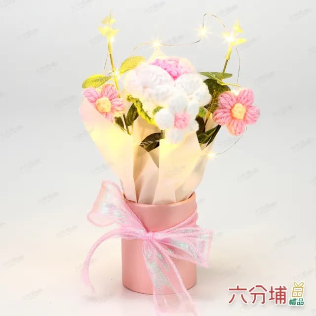 【六分埔禮品】織心玫瑰LED編織小花綠葉花盆-多色任選(擺飾母親節情人節畢業禮物編織針織玫瑰花束)