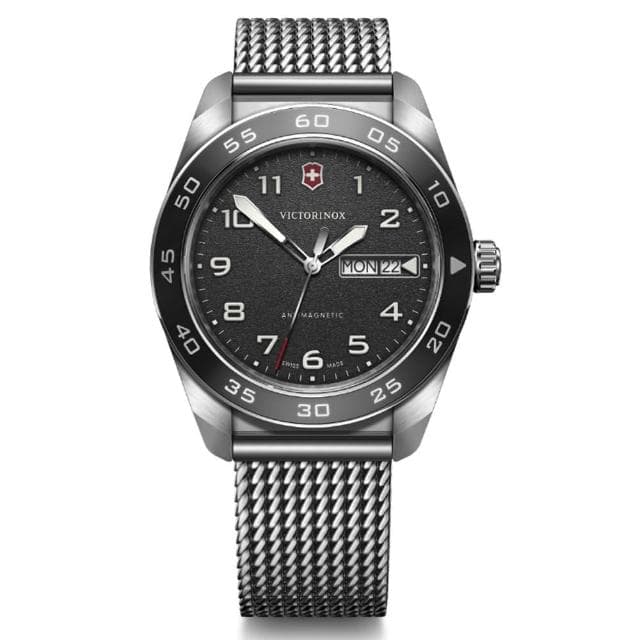 【VICTORINOX 瑞士維氏】Swiss Army 啞光 浮雕數字 石英錶 男錶 送禮 禮物推薦(VISA-242043)