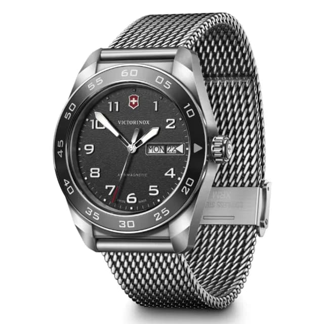 【VICTORINOX 瑞士維氏】Swiss Army 啞光 浮雕數字 石英錶 男錶 送禮 禮物推薦(VISA-242043)