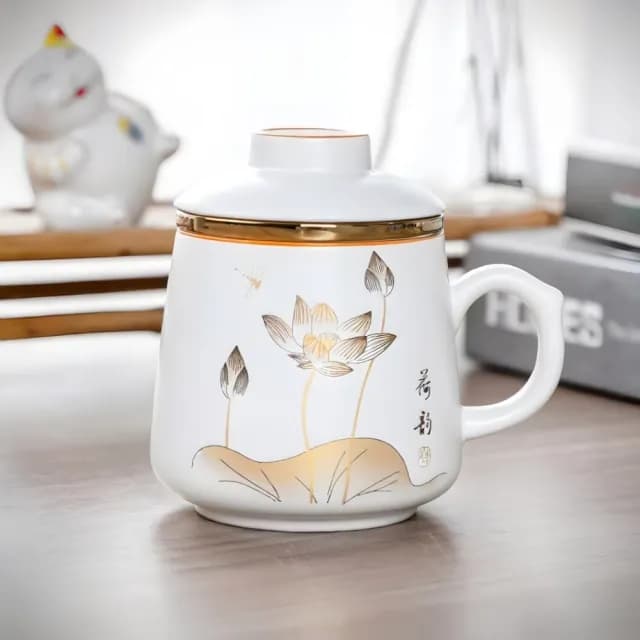 【辦公專用】陶瓷荷韻帶蓋馬克杯(380ml 過濾茶葉 茶水分離 濾茶杯 水杯 茶具 飲料 咖啡杯 功夫茶杯)