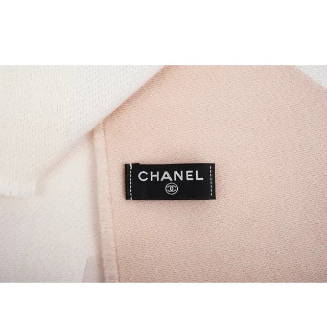 【CHANEL 香奈兒】新款撞色大雙C LOGO流蘇羊毛披肩/圍巾(米白/粉紅/淺灰)