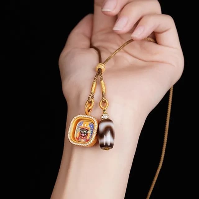 【KT DADA】藏式吊墜 飾品 手繪吊墜 扎基拉姆 唐卡飾品 避邪吊墜 女生項鍊 女財神 招財納福 利