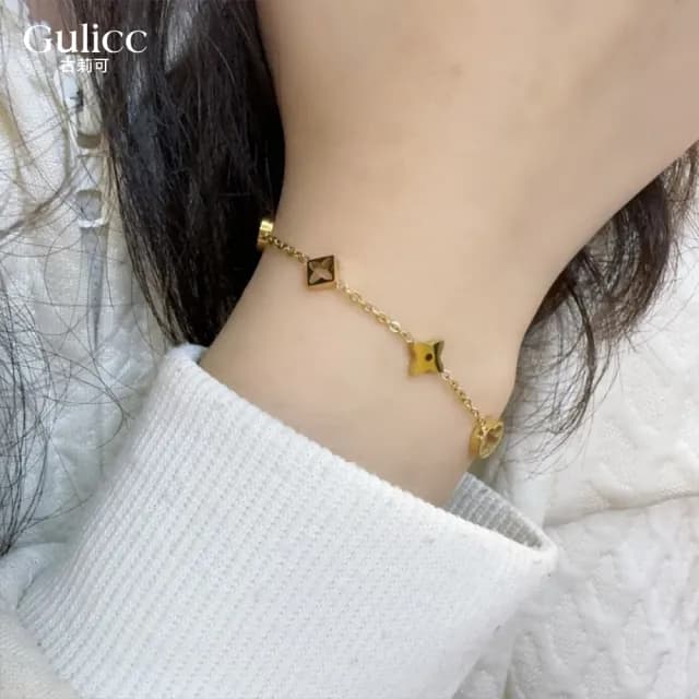 【Gulicc】鈦鋼手鍊 法式輕奢縷空 四葉草星星(雙11 聖誕節 生日 手環 手繩 首飾 飾品 禮物)