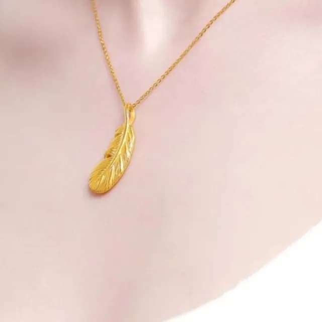 【Penny珮妮】999黃金迷你羽毛吊墜項鍊(母親節禮物 交換禮物 送女友 生日禮物 情人節 尾牙 新年禮物 結婚)