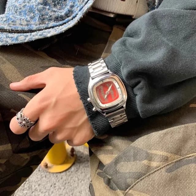 【LEESA】動態數字顯示\男生手錶\防水包 手錶\夜光\石英錶\方形手錶\不鏽鋼錶帶\搭配小物\