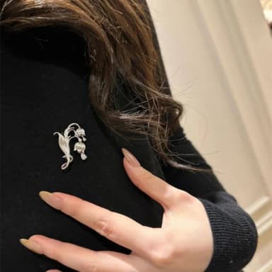 【Penny珮妮】輕奢復古拉絲鈴蘭花胸針(母親節 情人節 生日禮物 交換禮物 送女友 尾牙 新年 結婚)