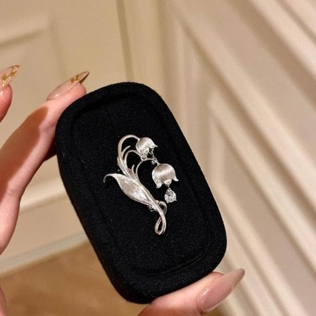 【Penny珮妮】輕奢復古拉絲鈴蘭花胸針(母親節 情人節 生日禮物 交換禮物 送女友 尾牙 新年 結婚)