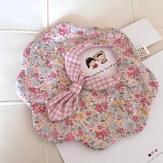 【Lianne baby】花語初晴韓國布圍兜髮帶嬰兒禮物 彌月禮盒 滿月禮 週歲禮(滿月禮 寶寶禮物 新生兒)