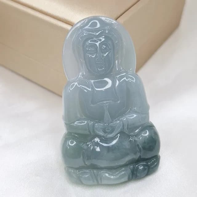 【新鵝娘翡翠】天然A貨翡翠 危料 瓜料 老種細料 藍紫飄花 正裝觀音 吊墜(庇護平安健康)