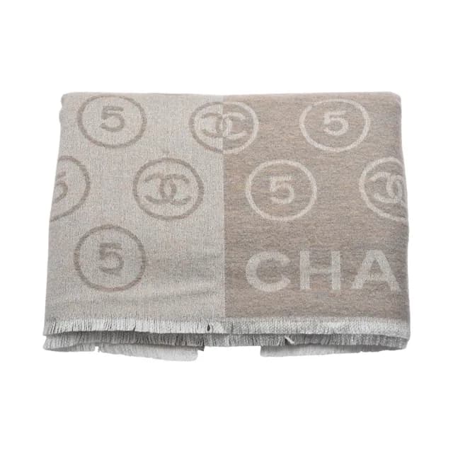 【CHANEL 香奈兒】經典雙C LOGO 簍空圓形5羊絨羊毛流蘇圍巾/披肩(米色AAA632B-BEIGE)