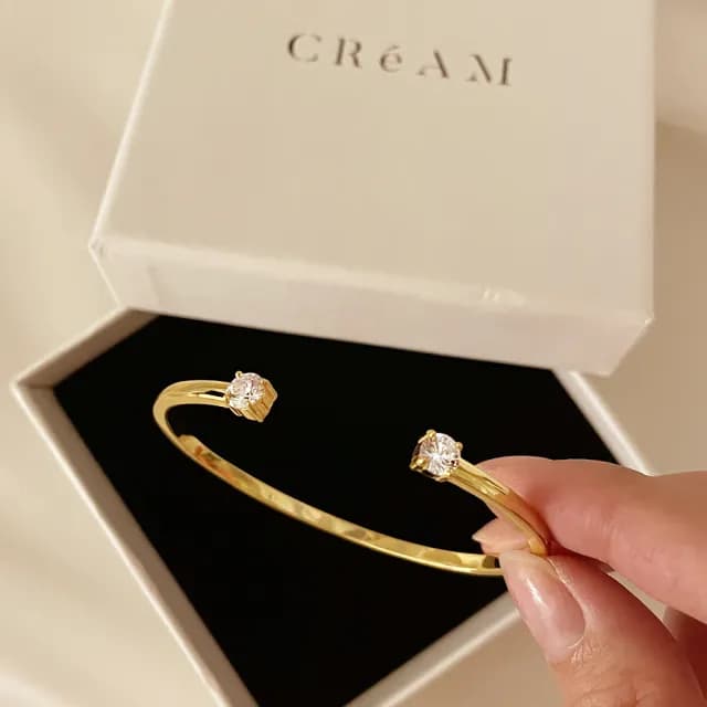 【CReAM】Yara黃銅鍍18K金色雙鑽開口亮鑽鋯石女手環(生日 禮物 送禮 禮盒)