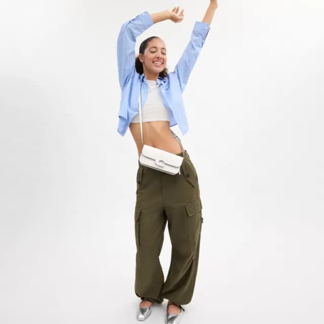 【COACH】蔻馳官方直營 IDOL 鉚釘23號手袋 單肩包 斜背包 側背包-亮古鎳色硬體/粉白(CU038)