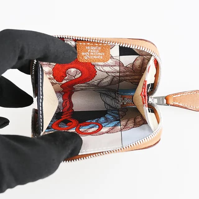 【Hermes 愛馬仕】HERMES SILK IN小牛皮零錢包(焦糖棕)