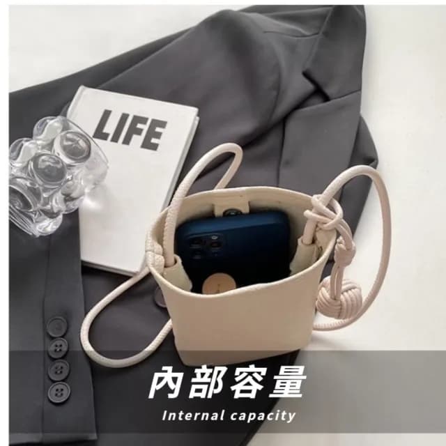 【簡約百搭】情人節禮物 質感手機斜背包(小包包 女生 手機包 外出包 多功能包 側背包 單肩包)